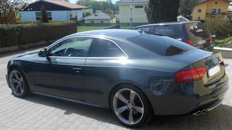 Audi rechte Seite von hinten